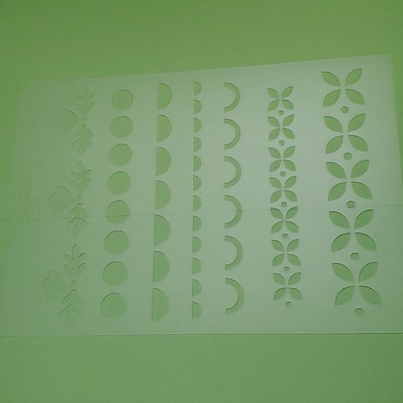 Assorted Art Stencils (13 total) - Picture 9 of 11